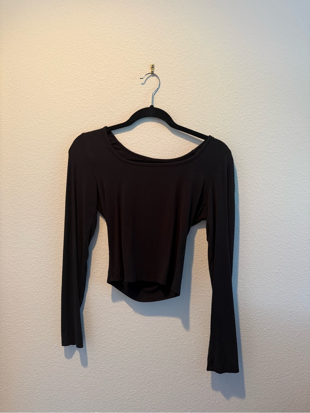 Women's Black Long-Sleeve Scoop Neck‎ Crop Top